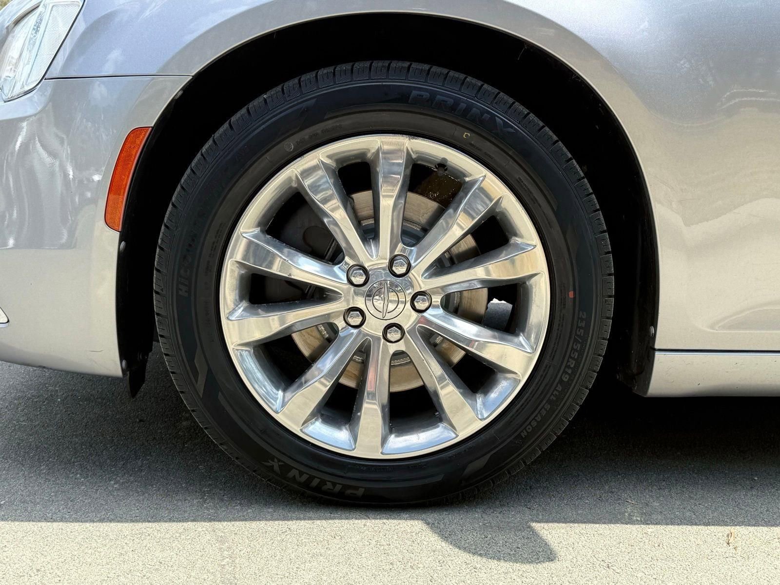 Used 2015 Chrysler 300 Limited w/ Driver Convenience Group image 17