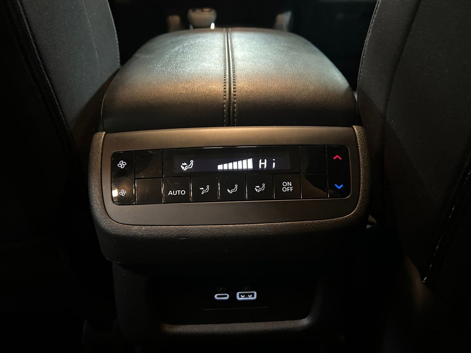 Used 2025 Nissan Pathfinder SV image 24