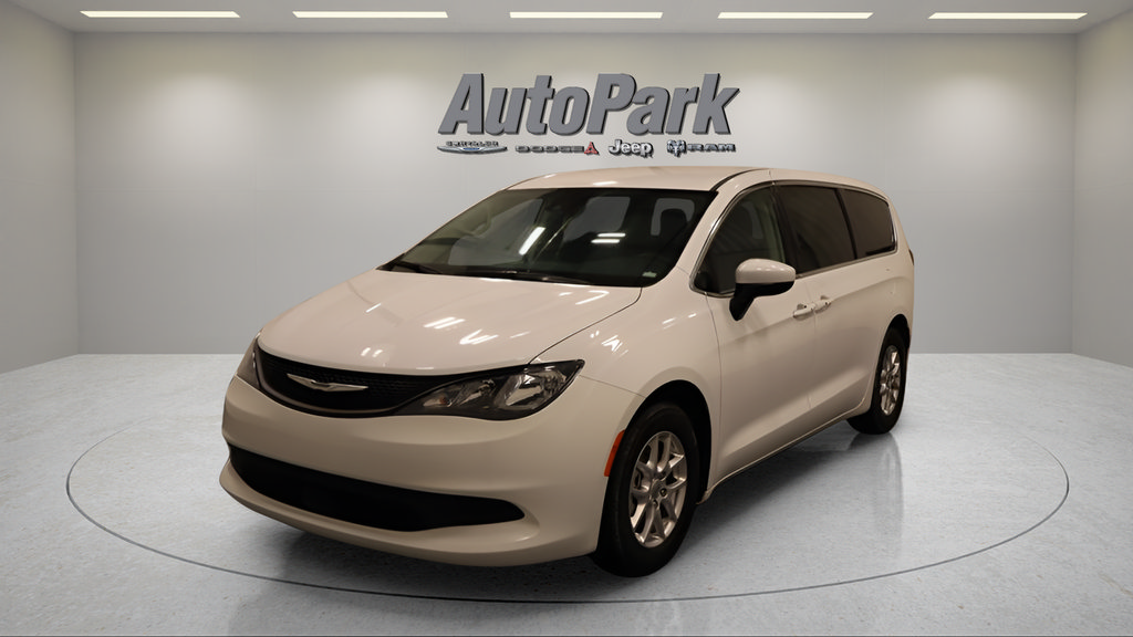 Certified 2023 Chrysler Voyager LX FWD image 5