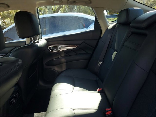 Used 2019 INFINITI Q70 Luxe image 11