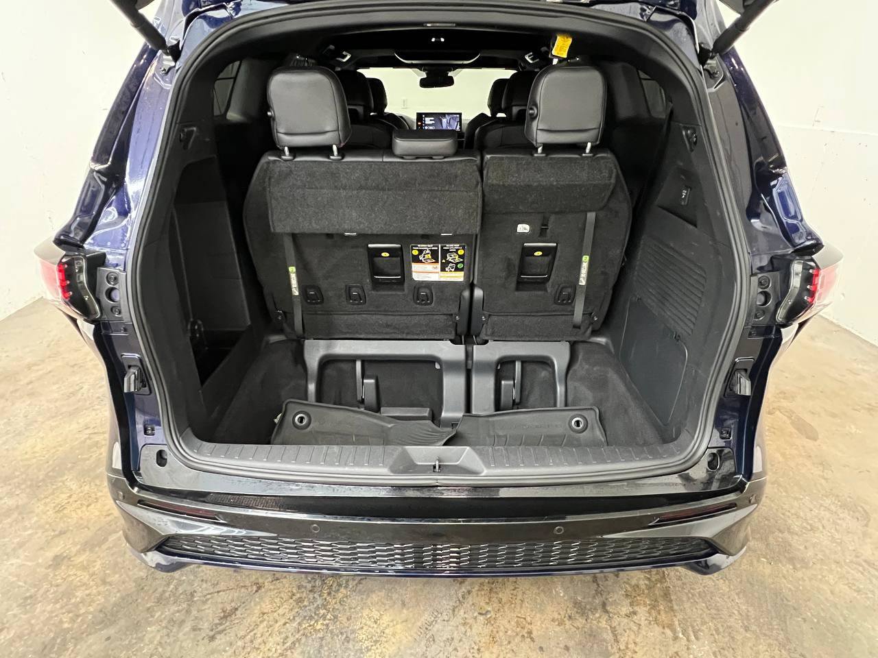 Used 2025 Toyota Sienna XSE w/ XSE Premium Package FWD image 29
