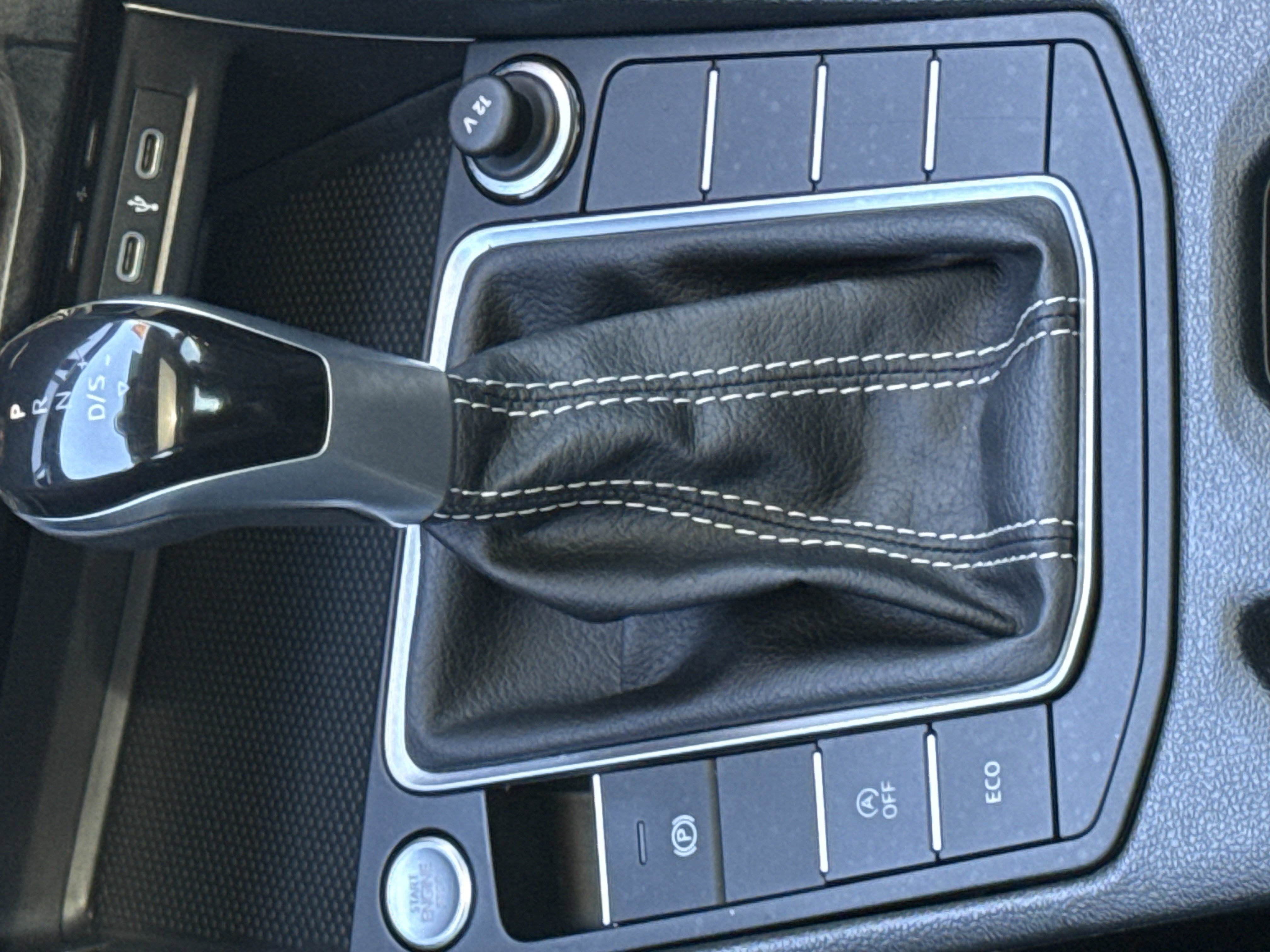 Used 2023 Volkswagen Jetta SE w/ Panoramic Sunroof Package image 25