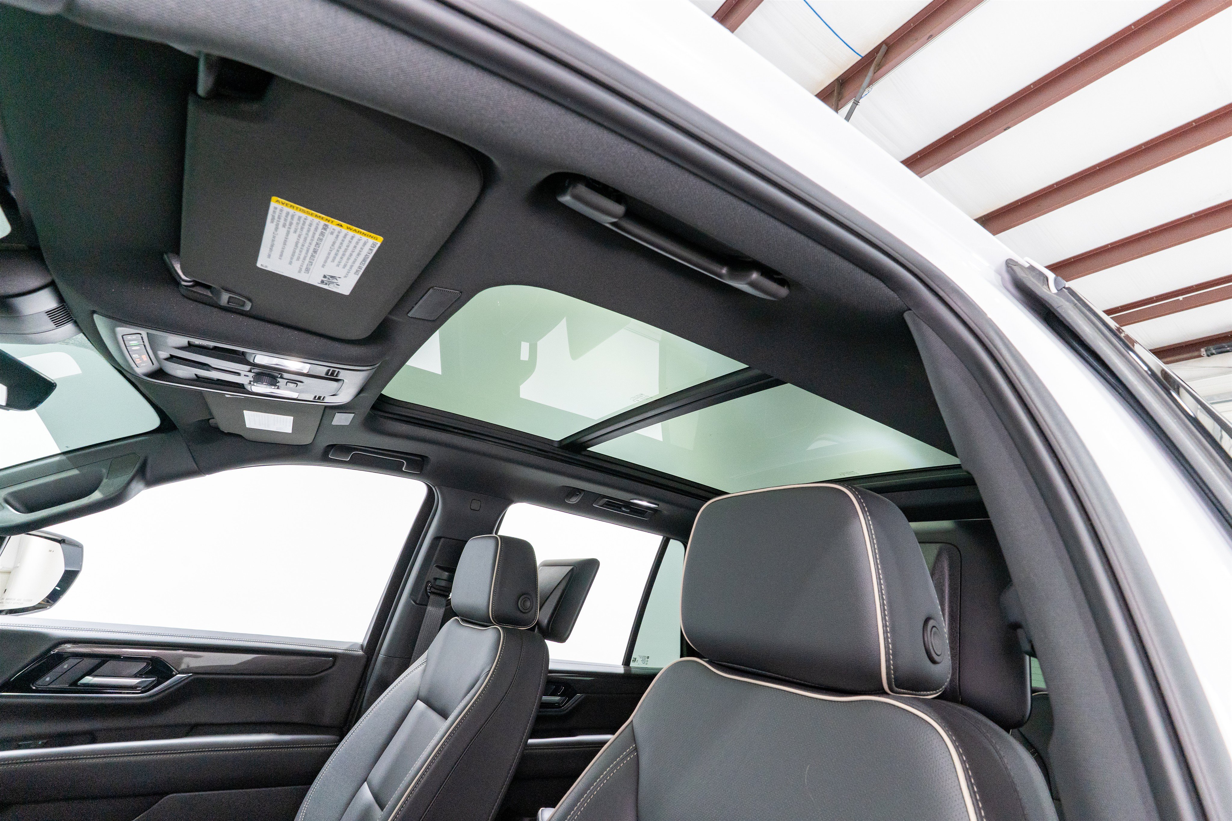 Used 2025 GMC Yukon Elevation w/ Elevation Premium Package AWD/4WD image 17