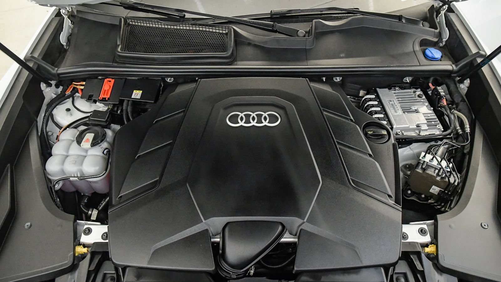 Used 2019 Audi Q8 Premium Plus AWD/4WD image 34
