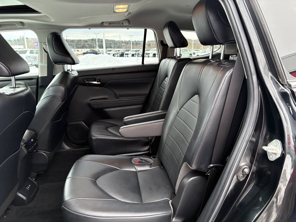 Certified 2022 Toyota Highlander XLE image 11