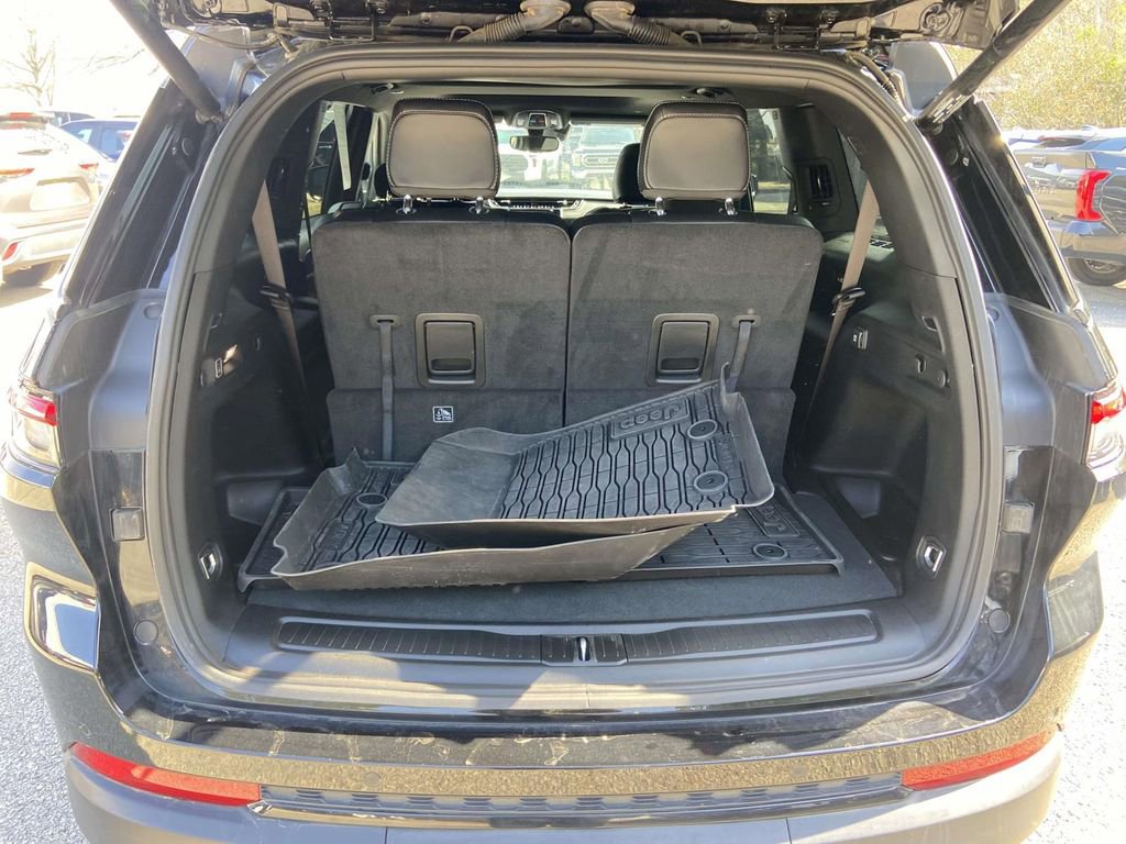Used 2024 Jeep Grand Cherokee L Altitude image 10