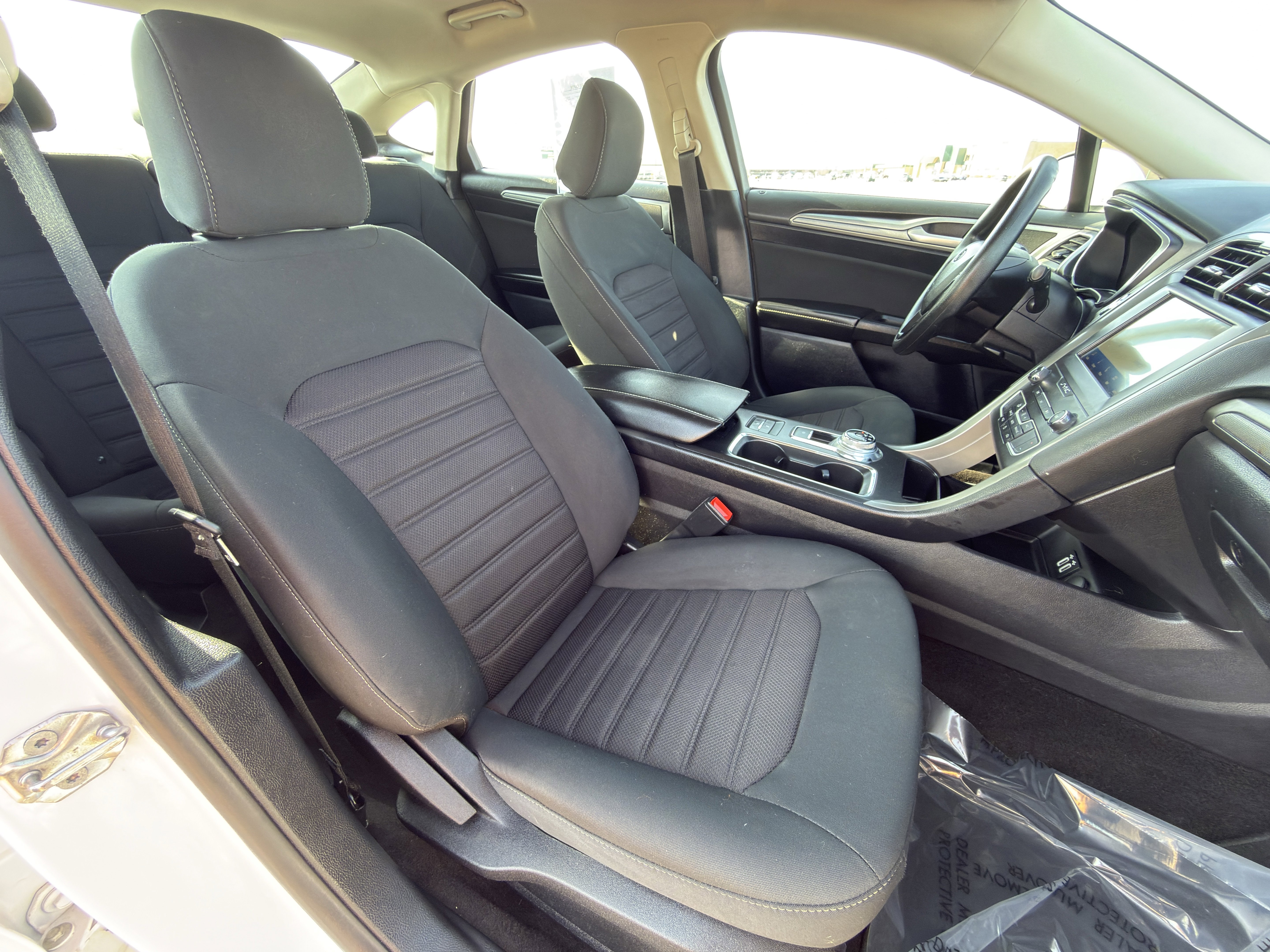 Used 2020 Ford Fusion SE image 12