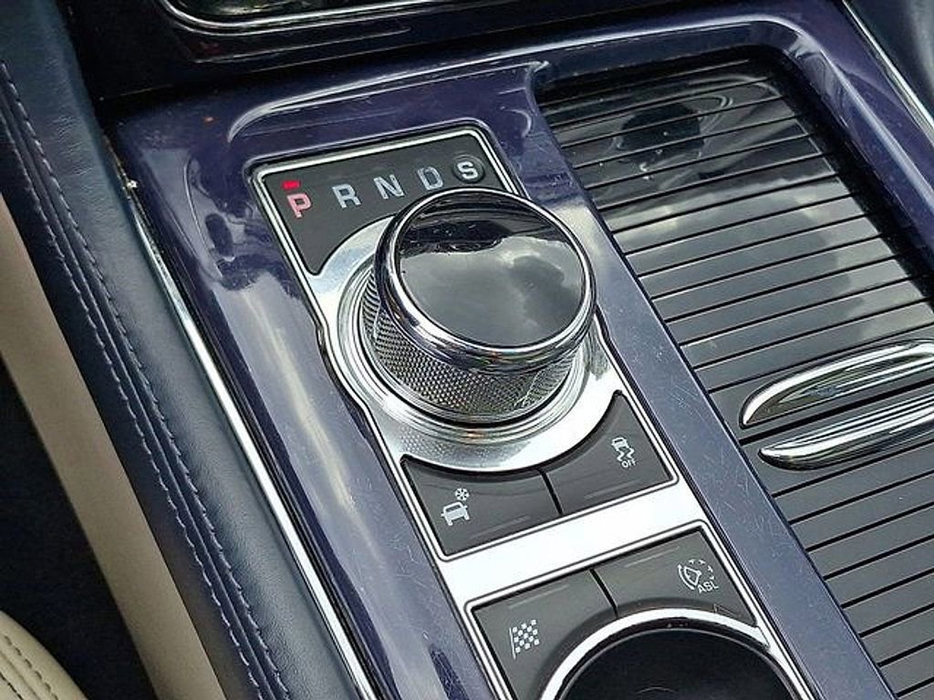 Used 2011 Jaguar XJ image 15