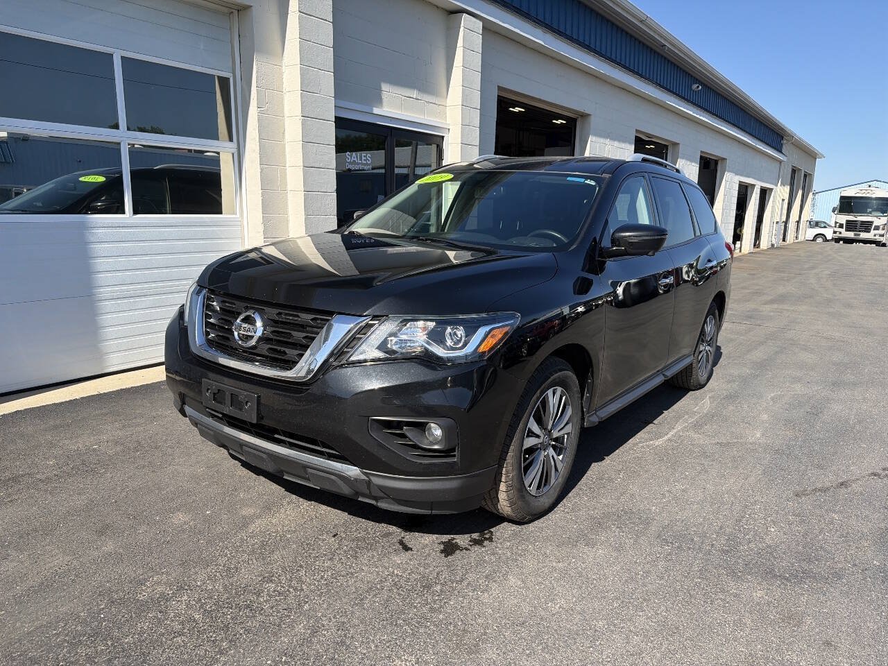 Used 2019 Nissan Pathfinder SL AWD/4WD image 3