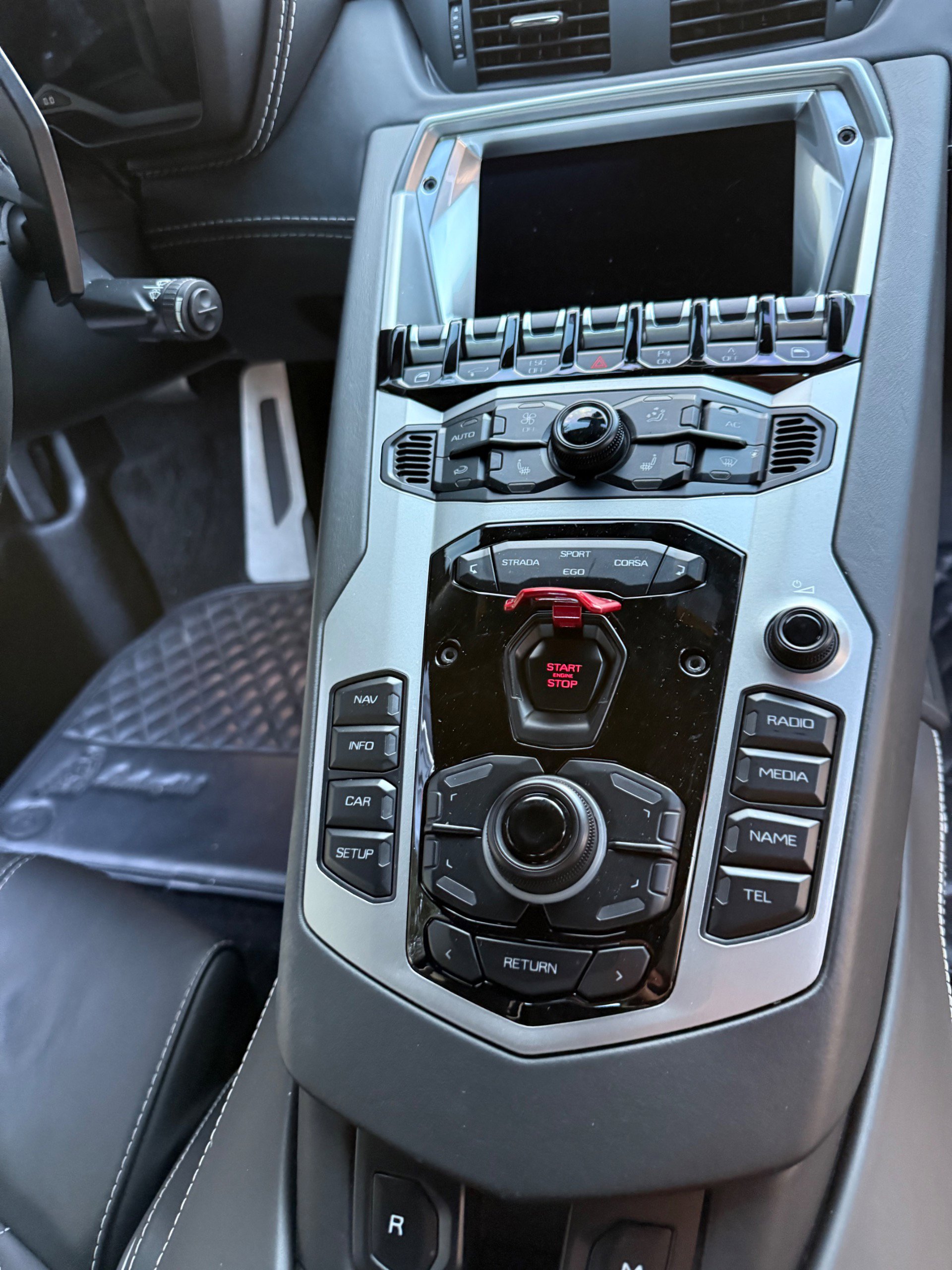 Used 2017 Lamborghini Aventador S image 22