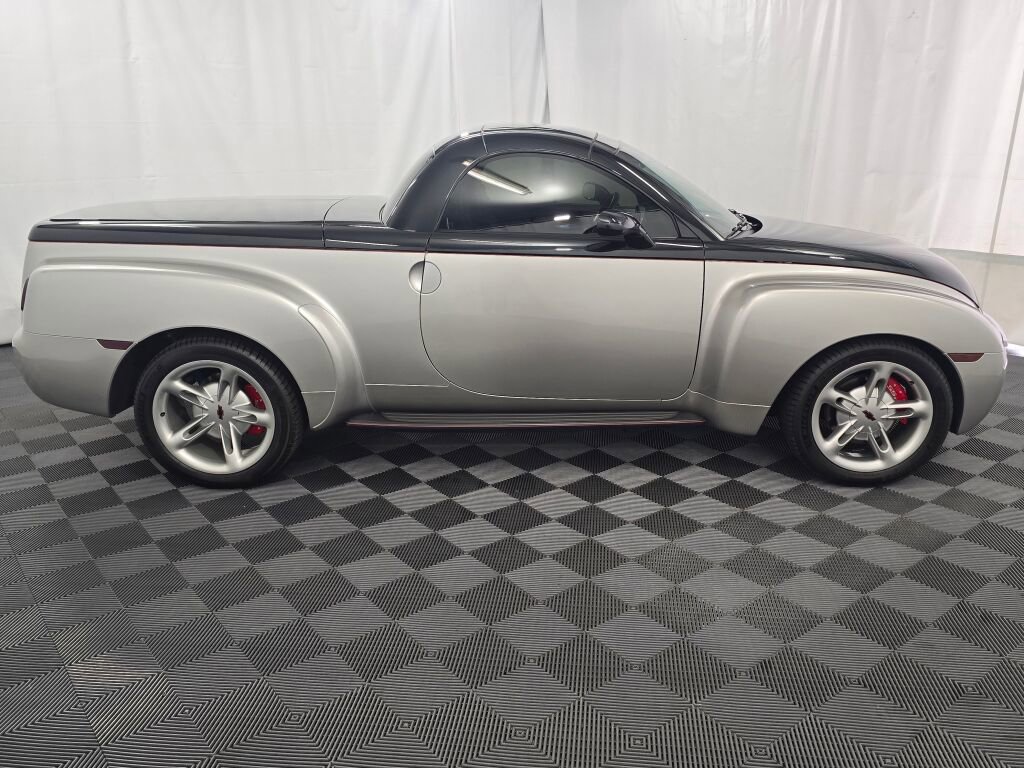 Used 2005 Chevrolet SSR w/ Preferred Equipment Group RWD image 6