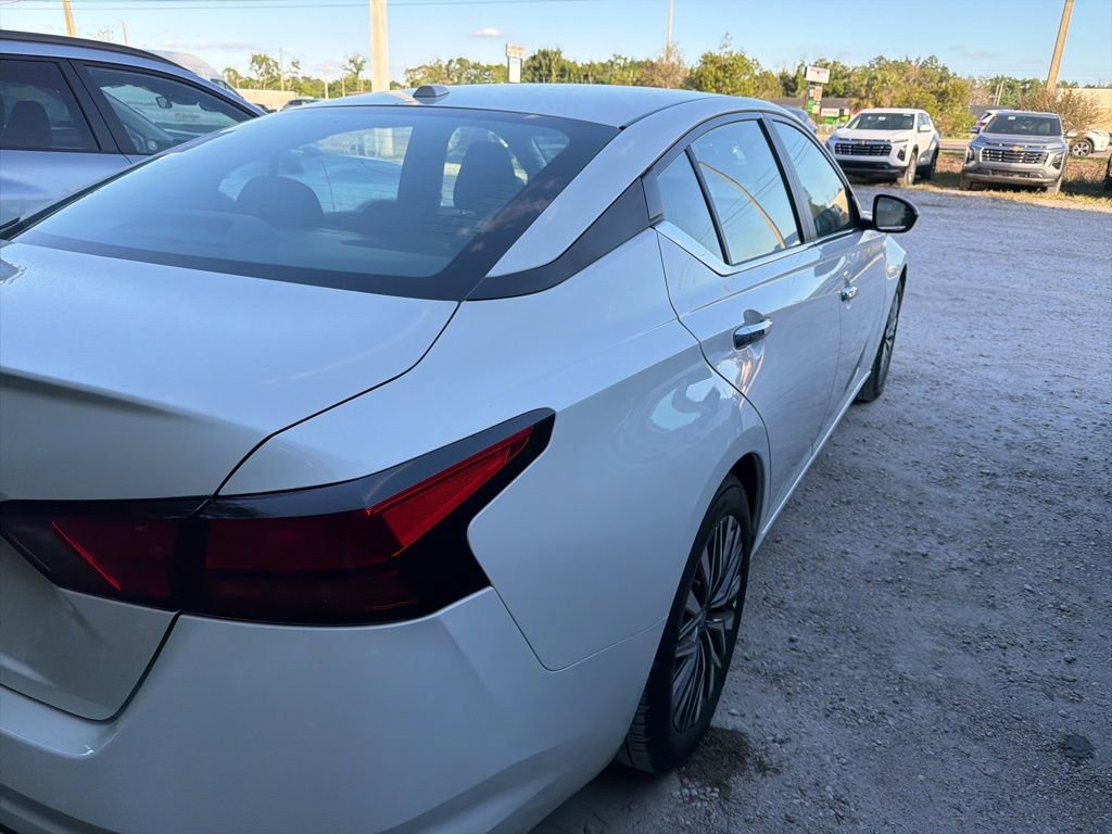 Used 2025 Nissan Altima 2.5 SV FWD image 3
