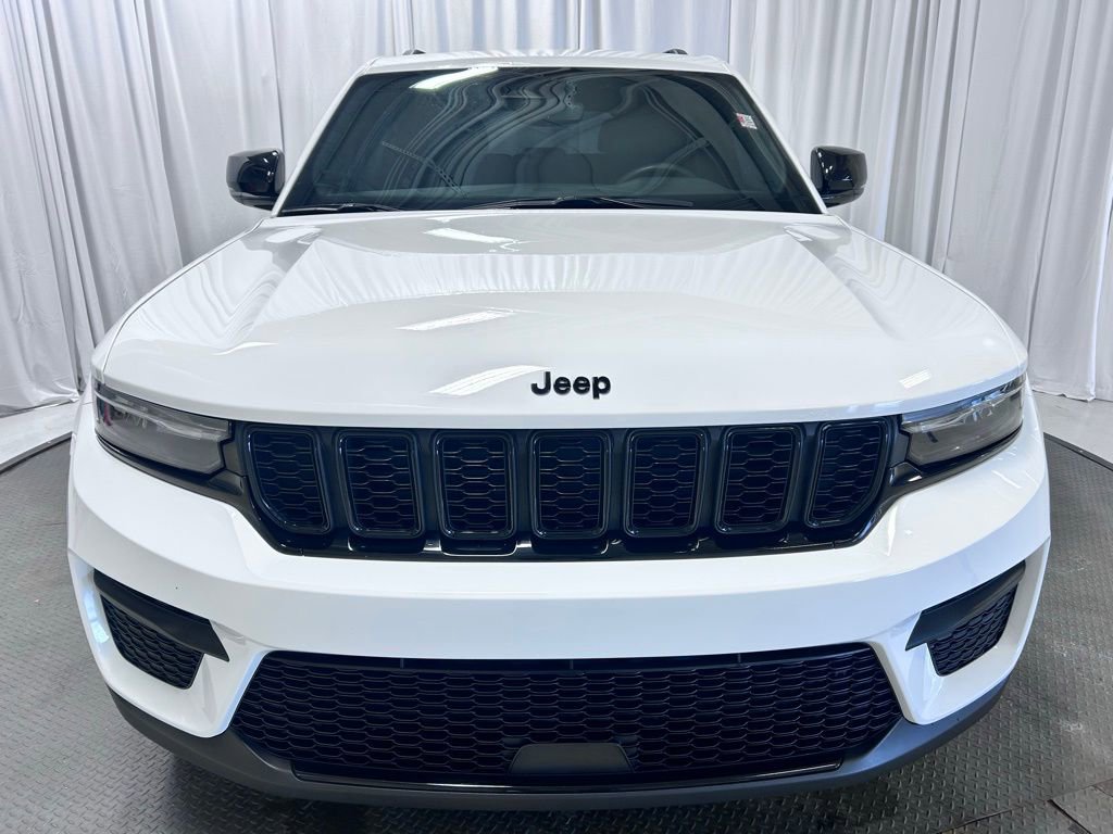 Used 2023 Jeep Grand Cherokee Altitude image 25