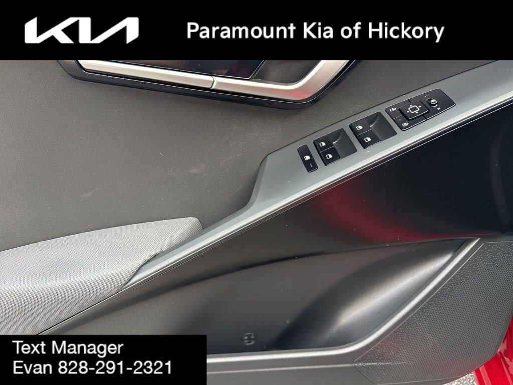 Used 2023 Kia Niro LX image 14