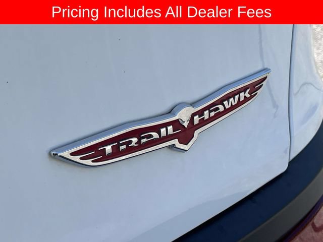 Used 2017 Jeep Cherokee Trailhawk AWD/4WD image 13