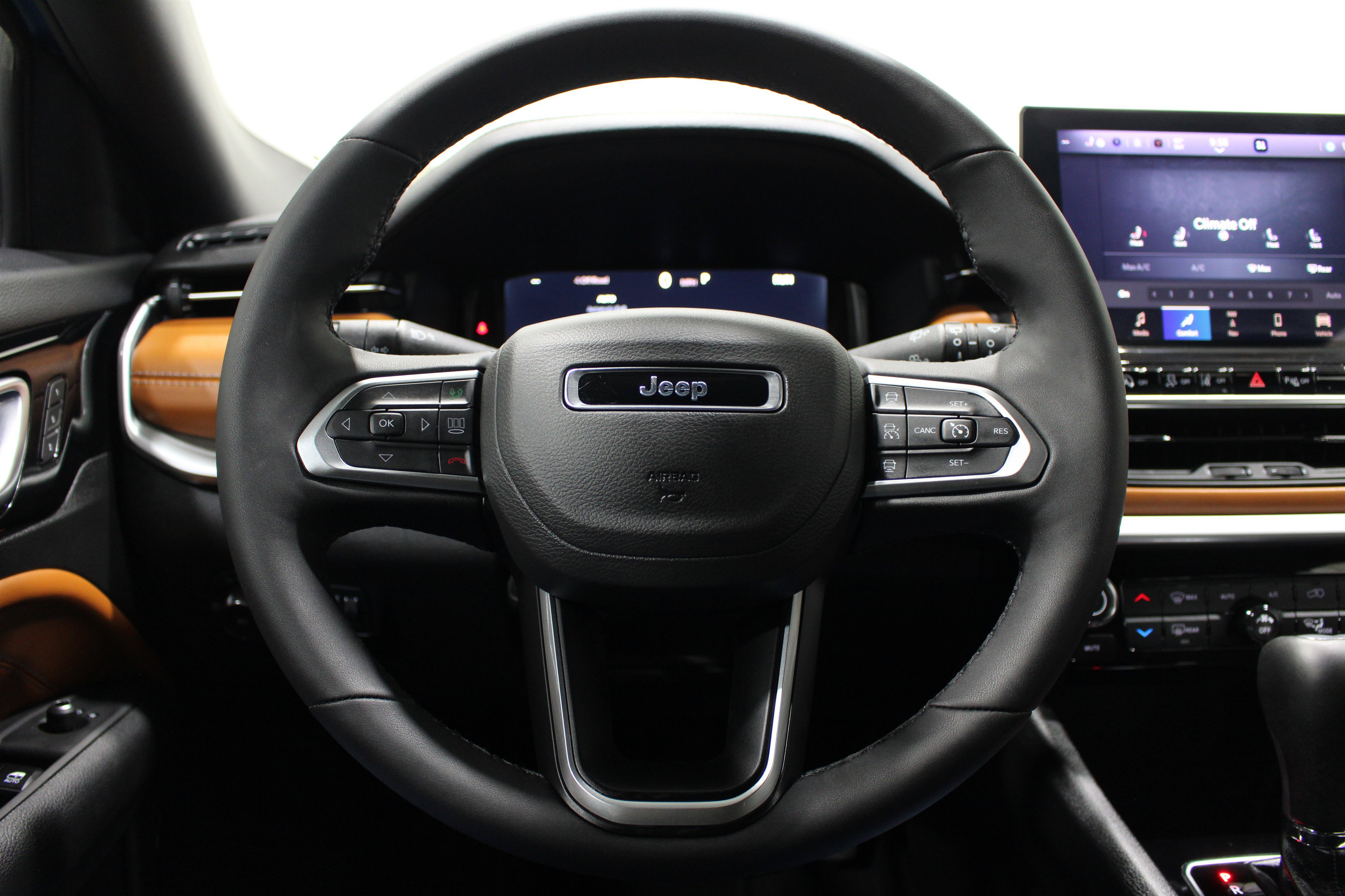 Used 2025 Jeep Compass Limited w/ Elite Group image 10