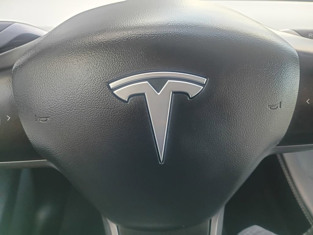 Used 2022 Tesla Model Y Long Range image 5