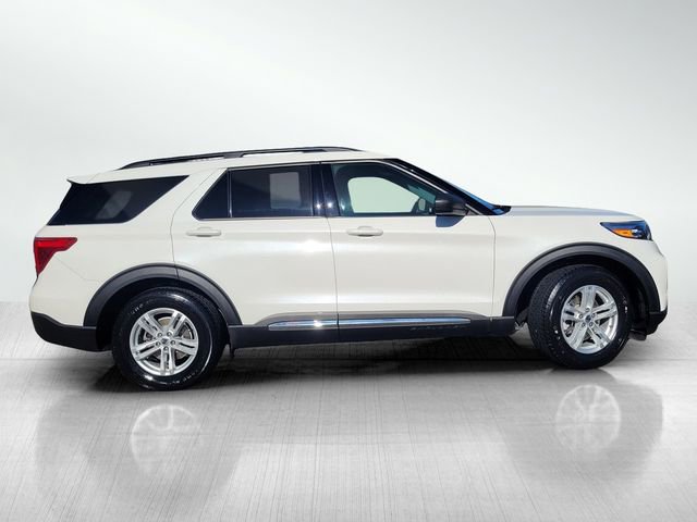Certified 2022 Ford Explorer XLT image 3