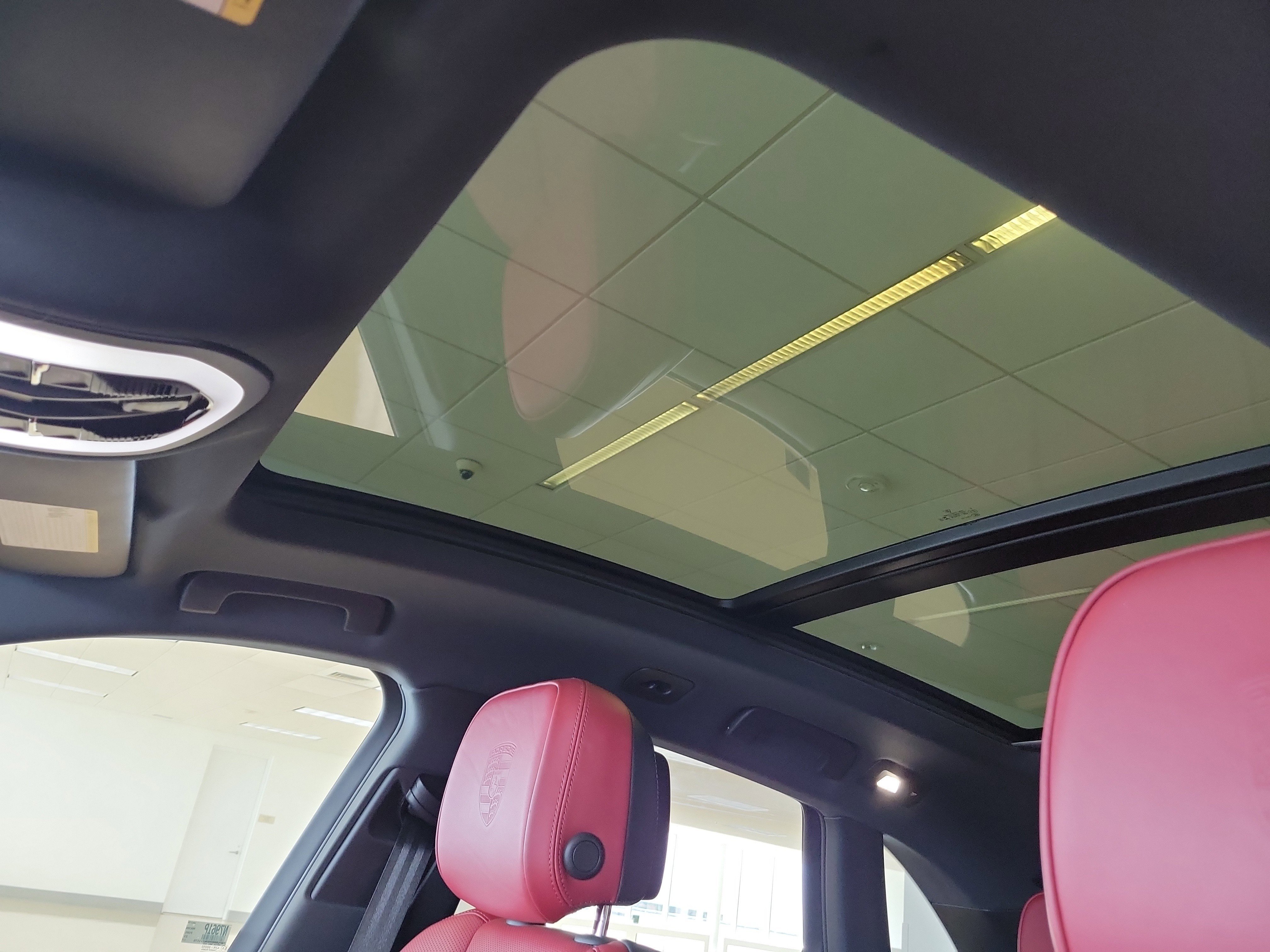 Used 2023 Porsche Macan AWD/4WD image 24