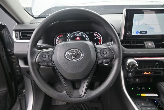 Used 2025 Toyota RAV4 XLE FWD image 5