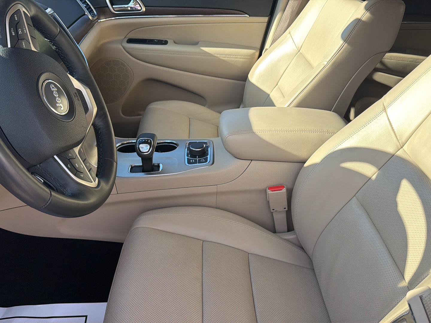 Used 2015 Jeep Grand Cherokee Limited w/ Luxury Group II AWD/4WD image 12
