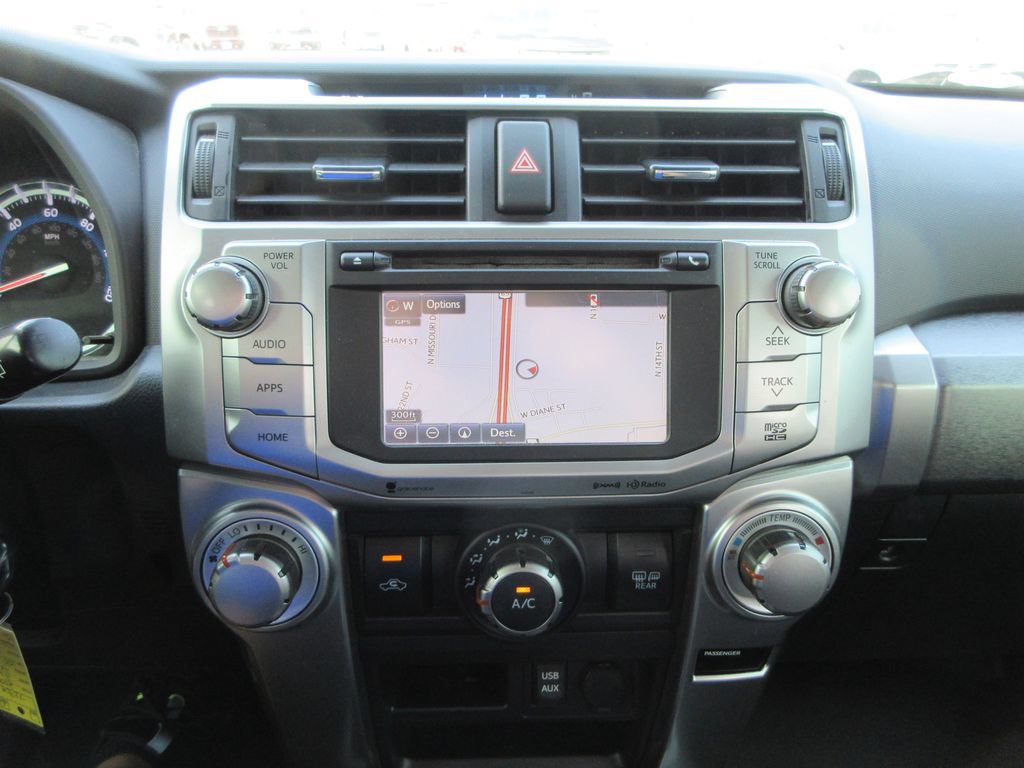 Used 2018 Toyota 4Runner SR5 AWD/4WD image 32