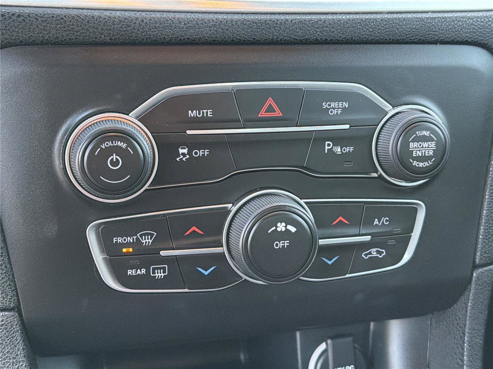 Used 2019 Dodge Charger SXT w/ Blacktop Package image 29