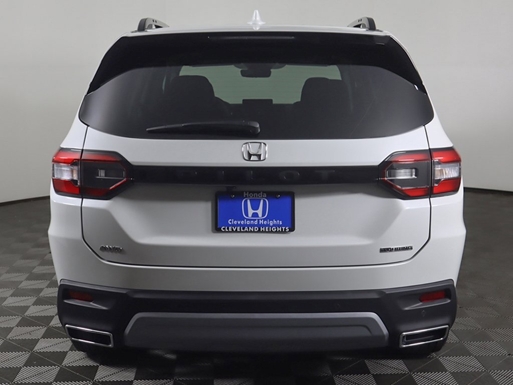 New 2025 Honda Pilot Touring image 11