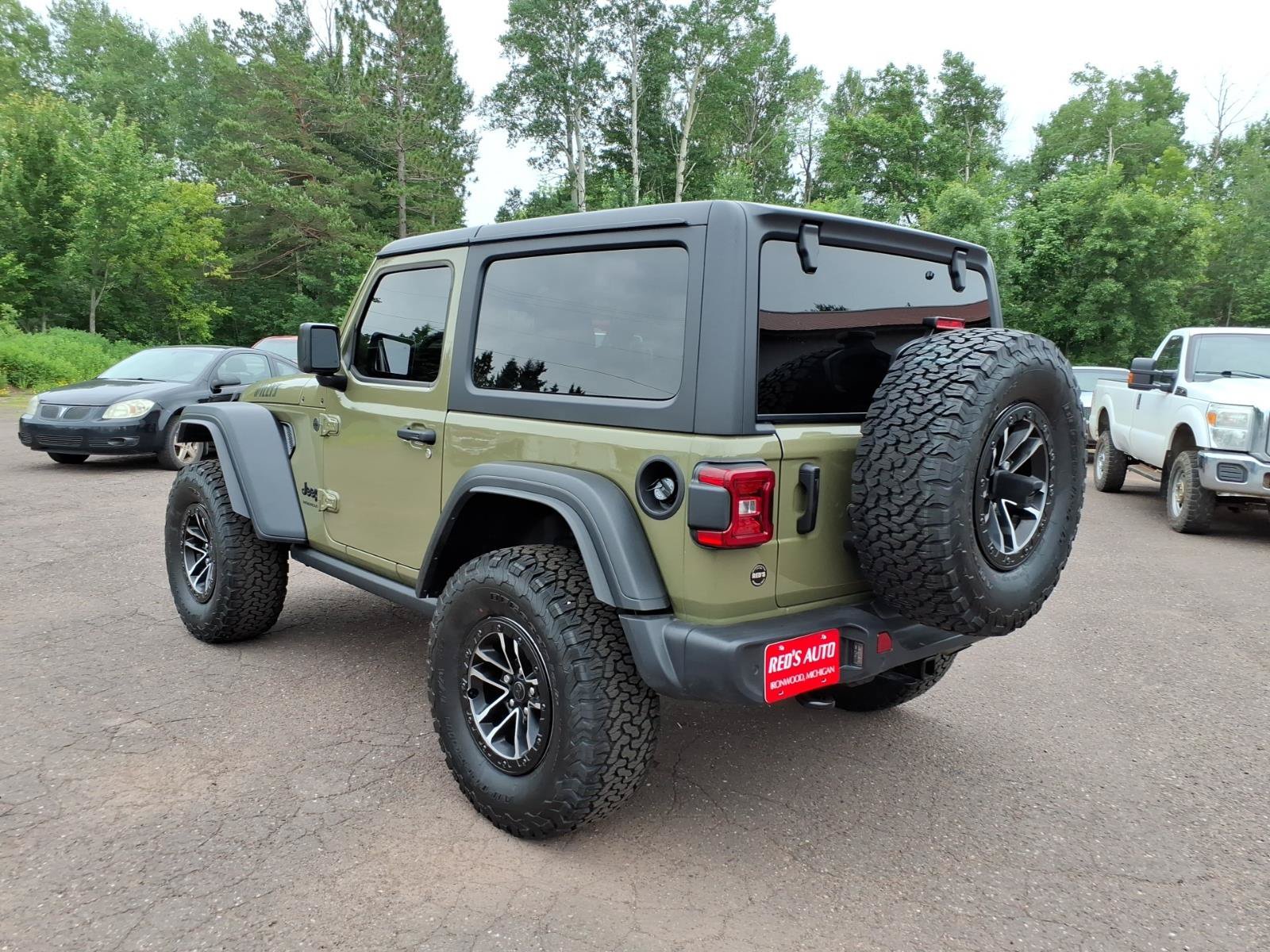 Used 2025 Jeep Wrangler Sport AWD/4WD image 3