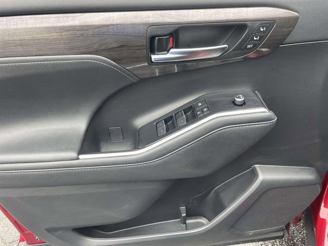 Used 2021 Toyota Highlander Platinum FWD image 22