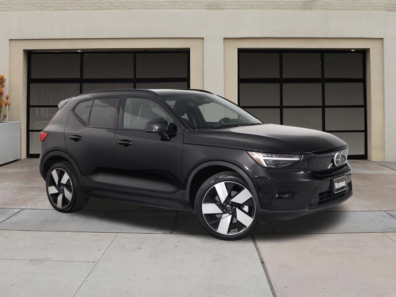Certified 2023 Volvo XC40 Recharge Ultimate w/ Protection Package Premier AWD/4WD image 3