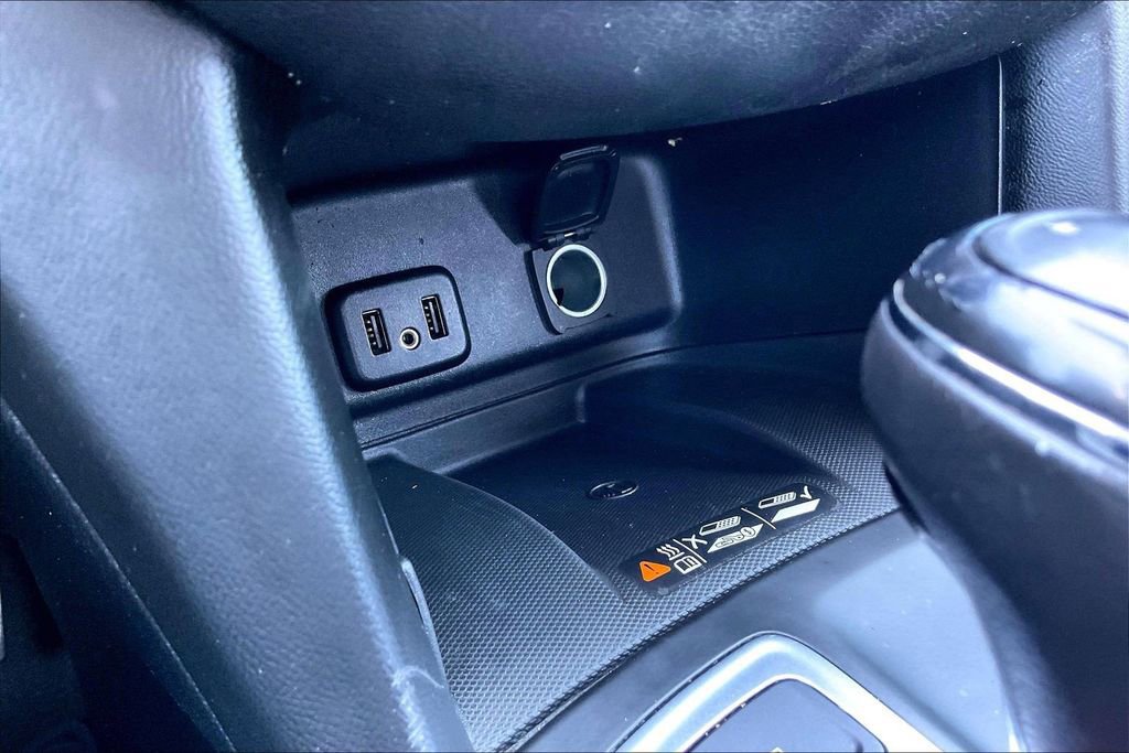Used 2018 Chevrolet Equinox Premier FWD image 25