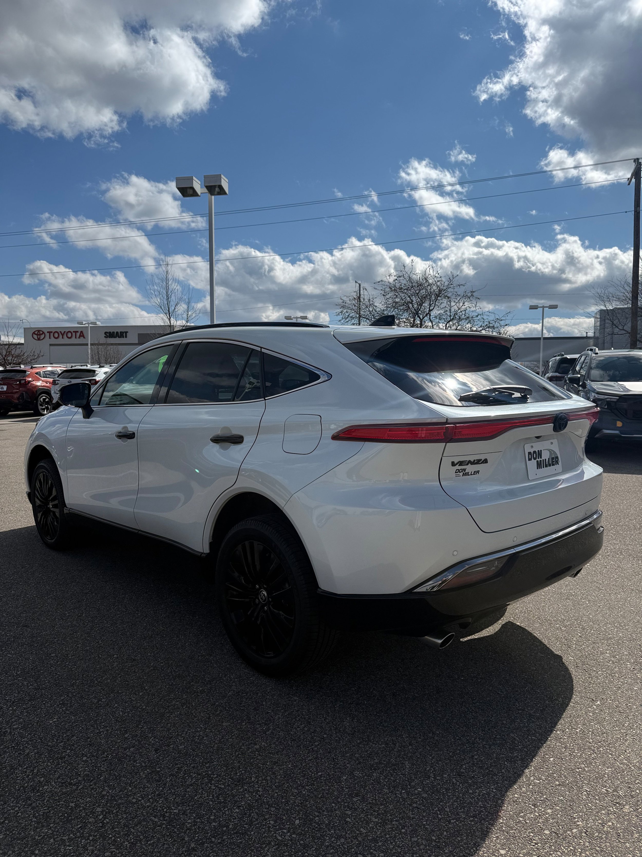 Used 2023 Toyota Venza Nightshade image 6
