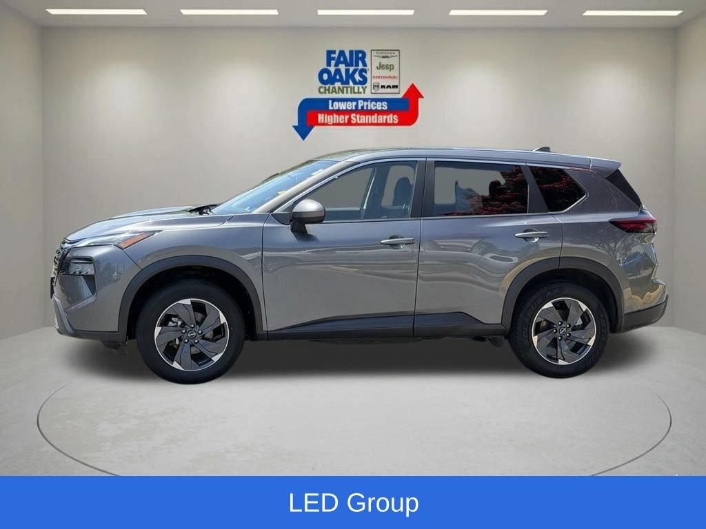 Used 2025 Nissan Rogue SV FWD image 12