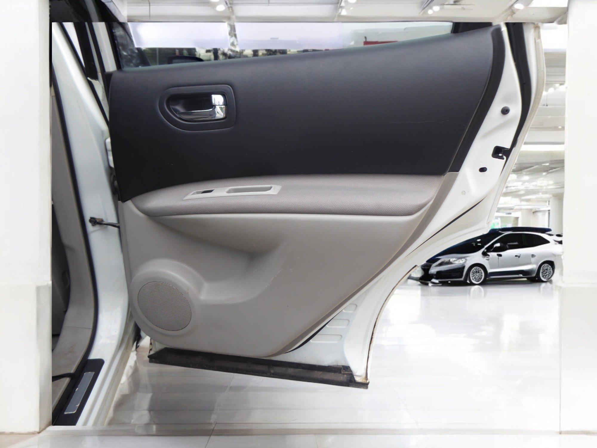 Used 2012 Nissan Rogue SV image 16