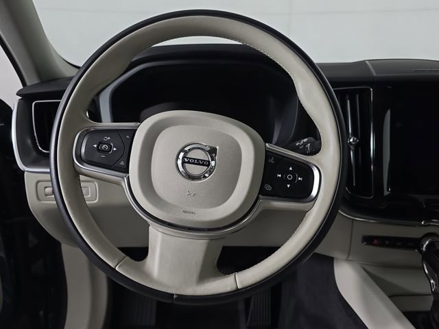 Used 2019 Volvo XC60 T5 Momentum w/ Multimedia Package image 10