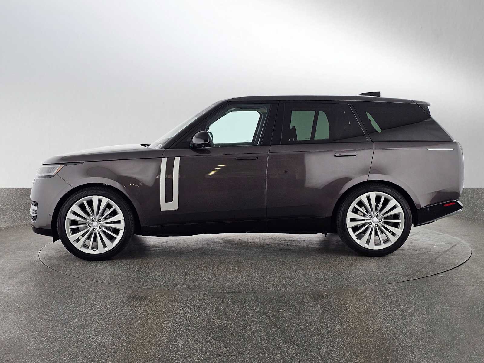 Used 2023 Land Rover Range Rover First Edition AWD/4WD image 2