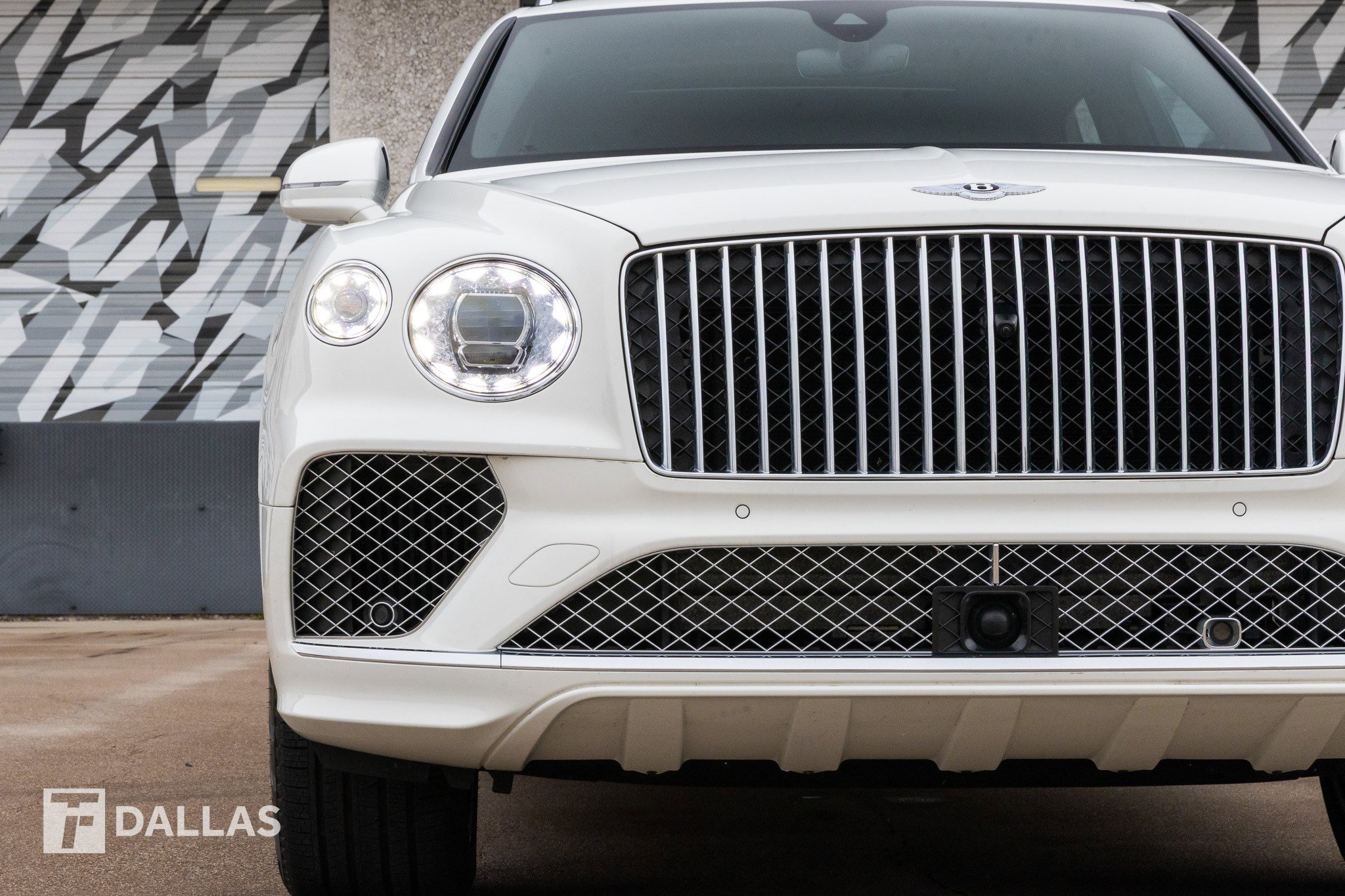 Used 2025 Bentley Bentayga image 4