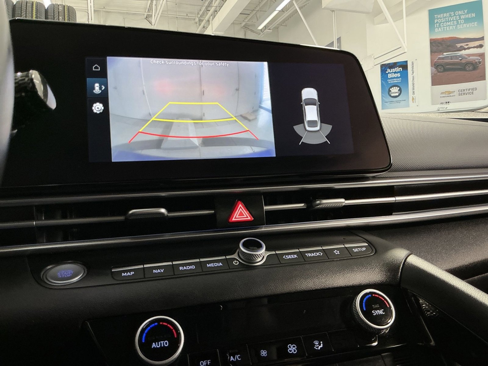 Used 2023 Hyundai Elantra Limited image 27