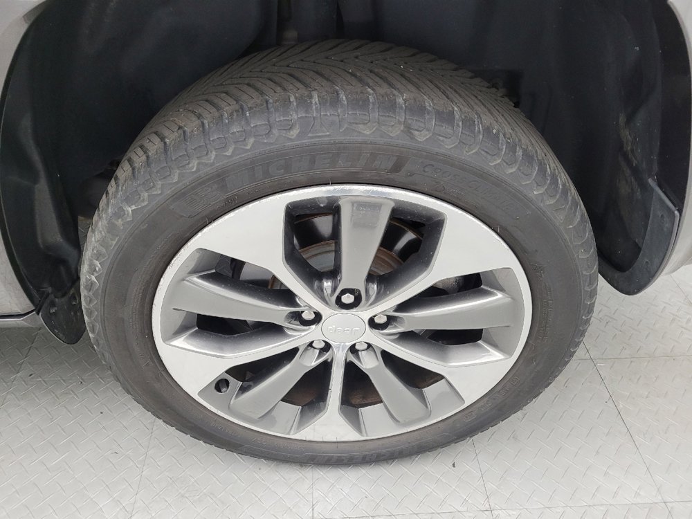 Used 2019 Jeep Cherokee Overland w/ Technology Group image 31