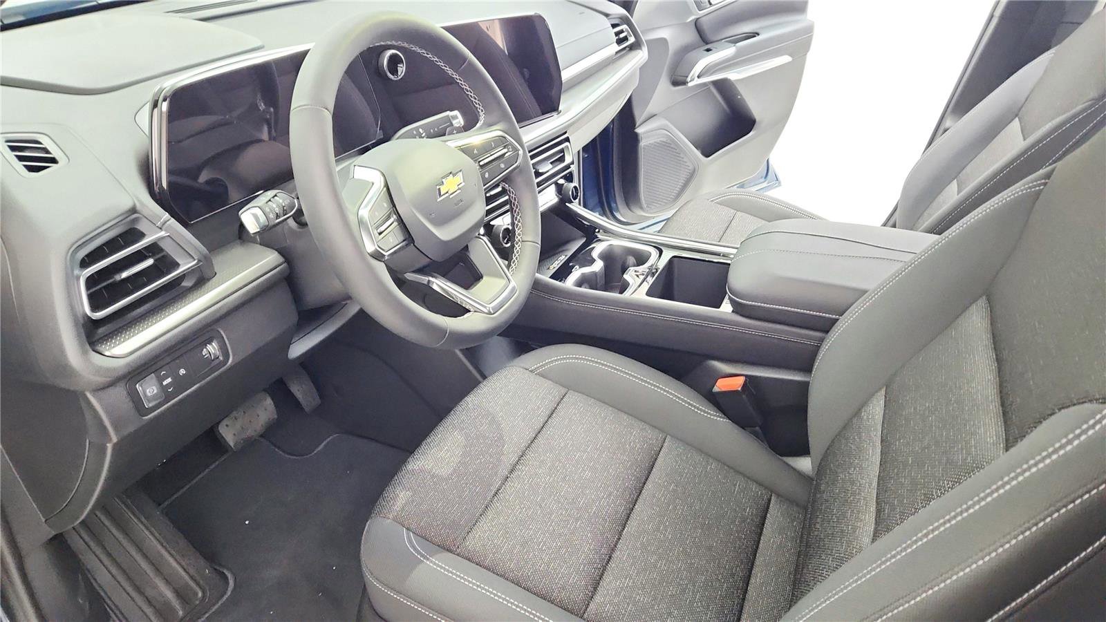 New 2026 Chevrolet Traverse LT FWD image 9
