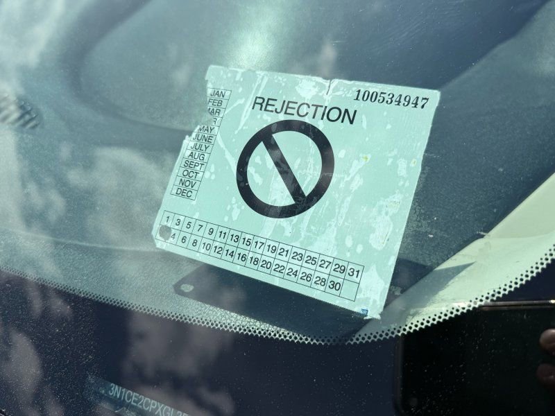 Used 2016 Nissan Versa Note SV image 3