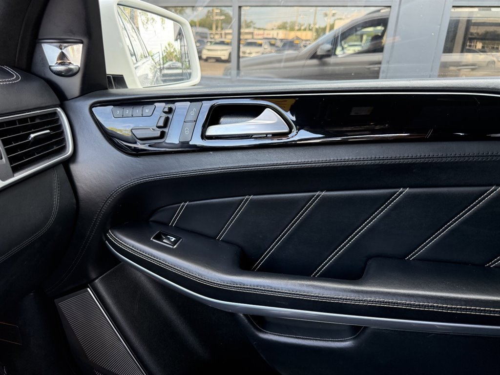 Used 2016 Mercedes-Benz GL 63 AMG 4MATIC image 36