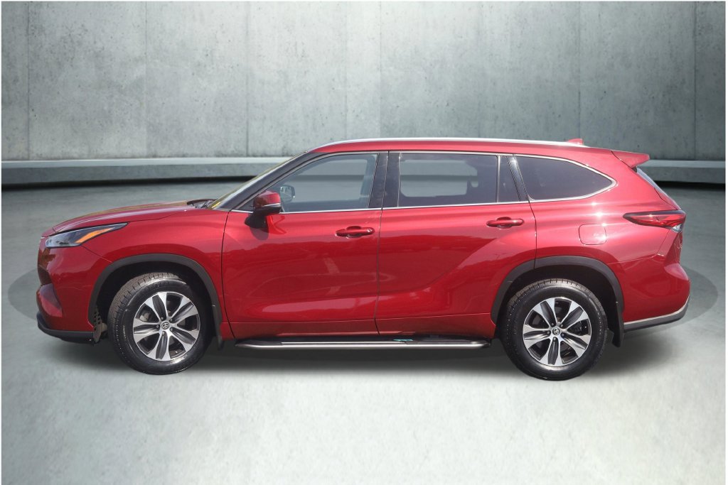 Used 2021 Toyota Highlander XLE AWD/4WD image 10