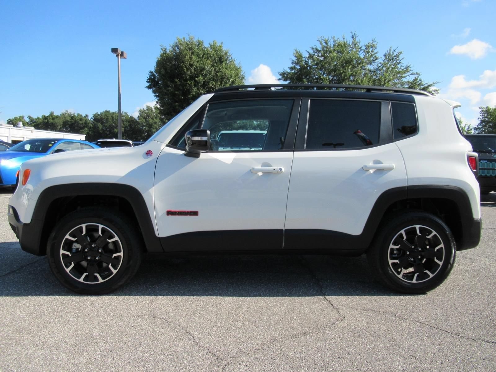 Certified 2023 Jeep Renegade Trailhawk AWD/4WD image 4