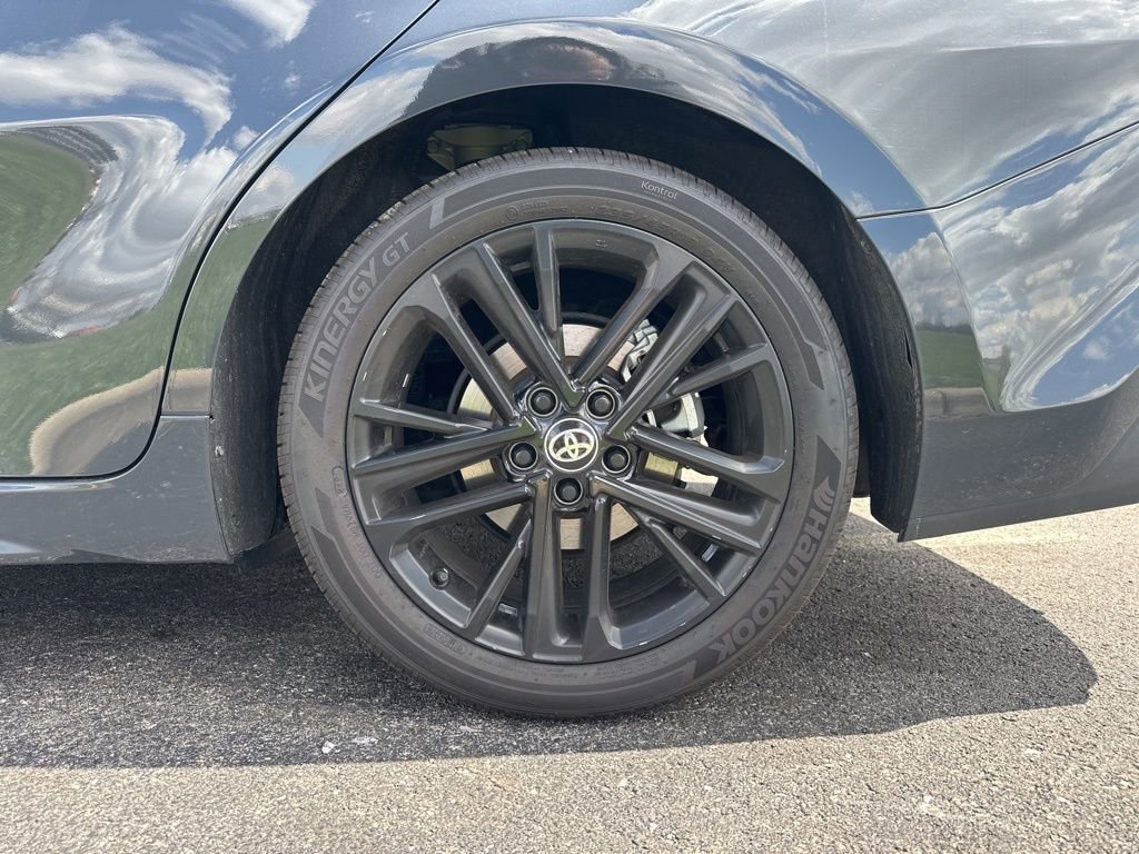 Used 2025 Toyota Camry SE image 6