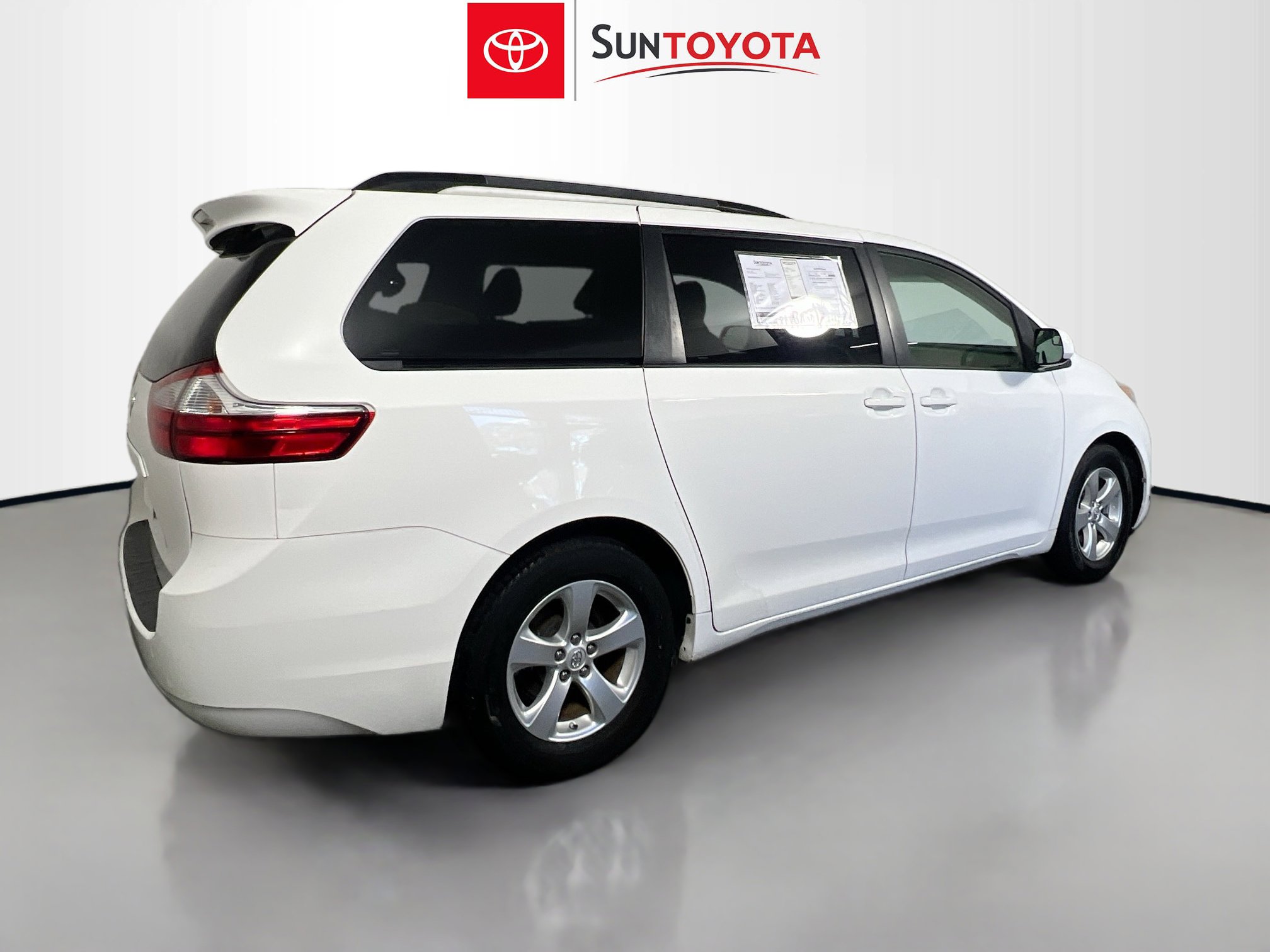 Used 2016 Toyota Sienna LE image 4