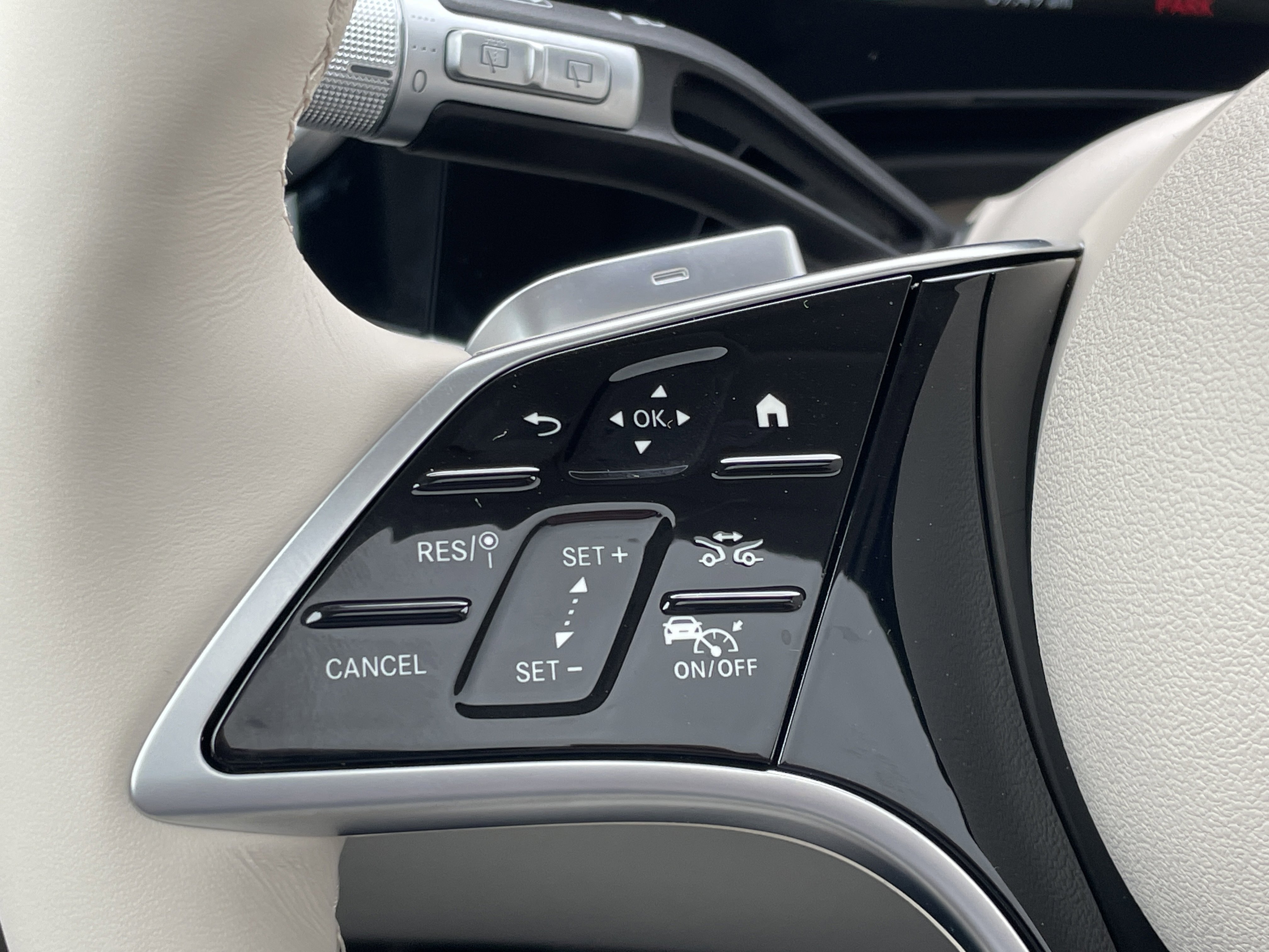 New 2026 Mercedes-Benz EQS 400 4MATIC SUV image 26