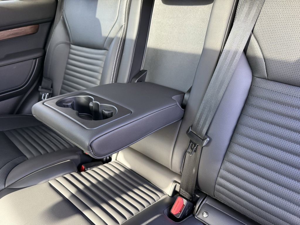 Used 2024 Land Rover Discovery S image 13