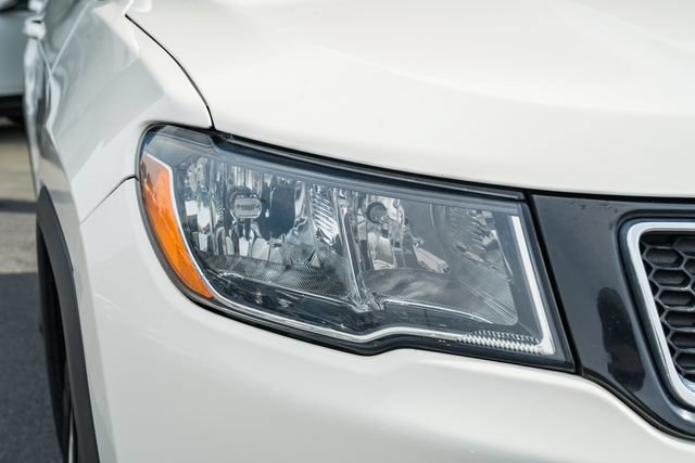 Used 2020 Jeep Compass Limited AWD/4WD image 10